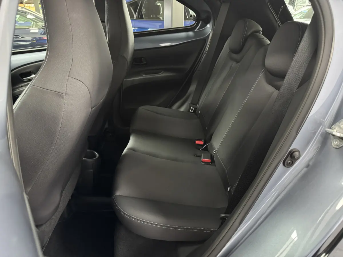 1.0 VVT-i MT Envy JBL Keyless ACC CarPlay