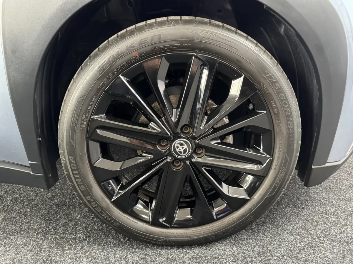 1.0 VVT-i MT Envy JBL Keyless ACC CarPlay
