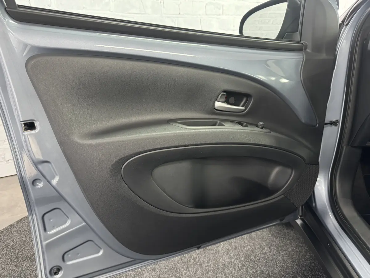 1.0 VVT-i MT Envy JBL Keyless ACC CarPlay