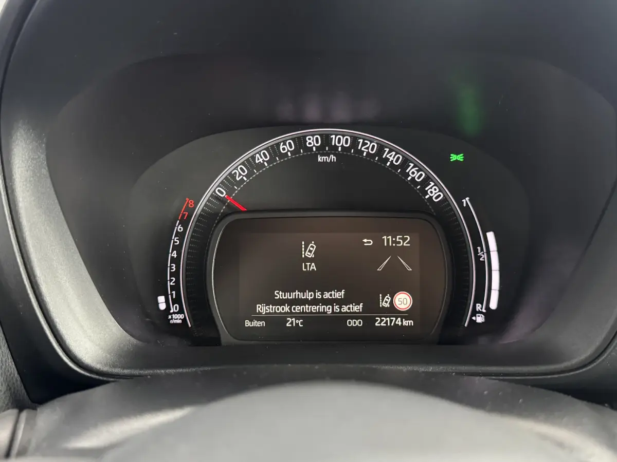 1.0 VVT-i MT Envy JBL Keyless ACC CarPlay
