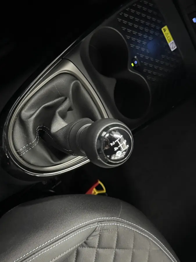 1.0 VVT-i MT Envy JBL Keyless ACC CarPlay