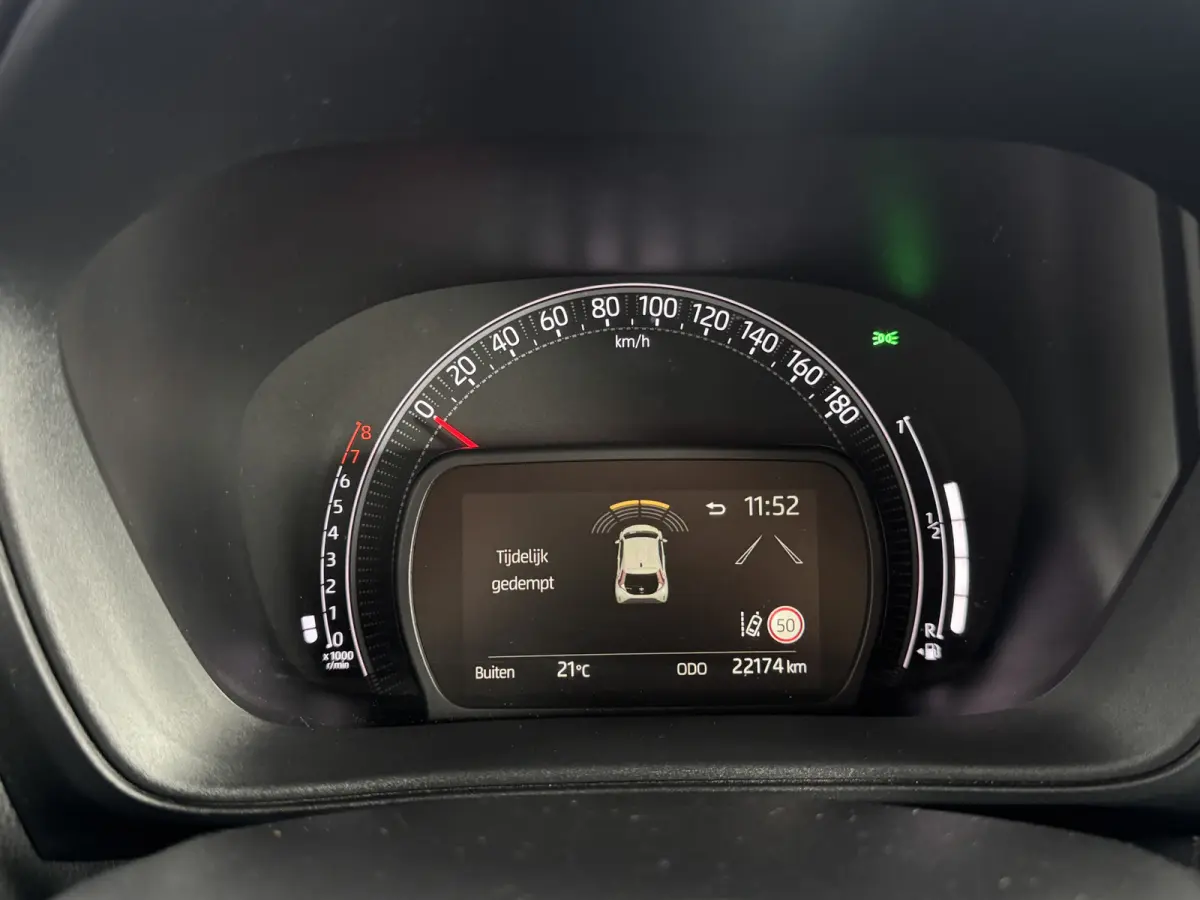 1.0 VVT-i MT Envy JBL Keyless ACC CarPlay