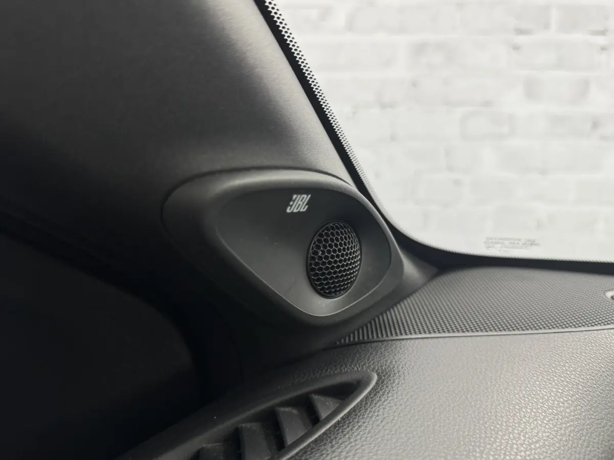 1.0 VVT-i MT Envy JBL Keyless ACC CarPlay