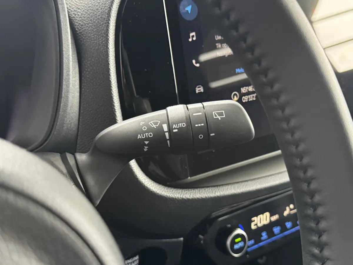 1.0 VVT-i MT Envy JBL Keyless ACC CarPlay