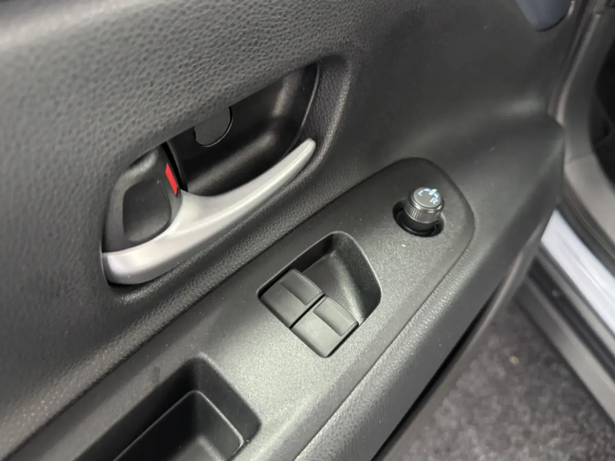 1.0 VVT-i MT Envy JBL Keyless ACC CarPlay