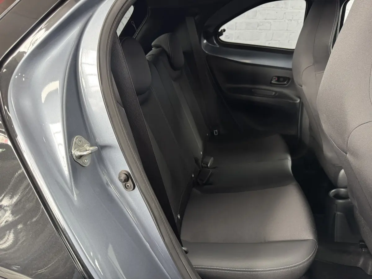 1.0 VVT-i MT Envy JBL Keyless ACC CarPlay