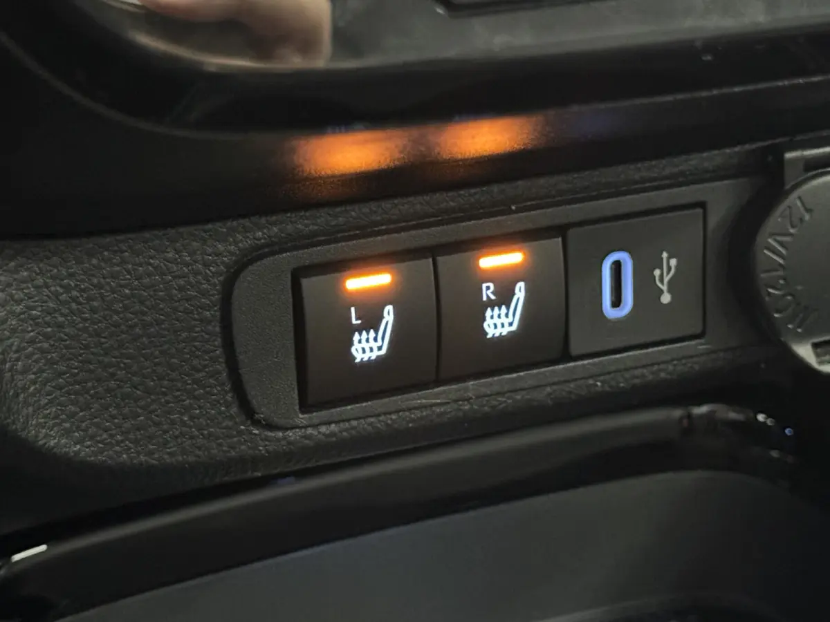 1.0 VVT-i MT Envy JBL Keyless ACC CarPlay