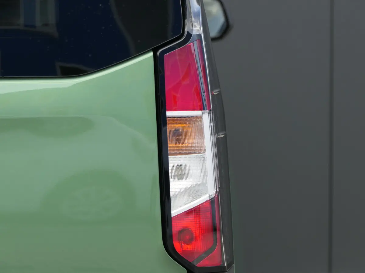 BEV Titanium | Achterlichten LED | BLIS met Cross Traffic Alert  | Dagrijlicht LED