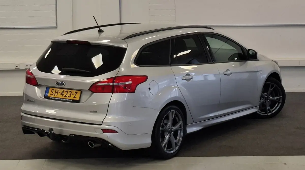 1.5 ST-Line Trekhaak Xenon 100% Dealer onderhouden Mooi!