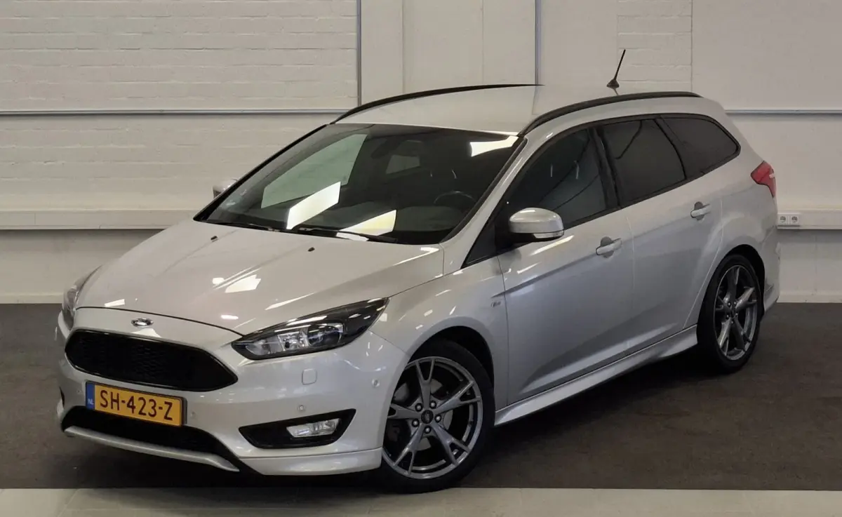 1.5 ST-Line Trekhaak Xenon 100% Dealer onderhouden Mooi!