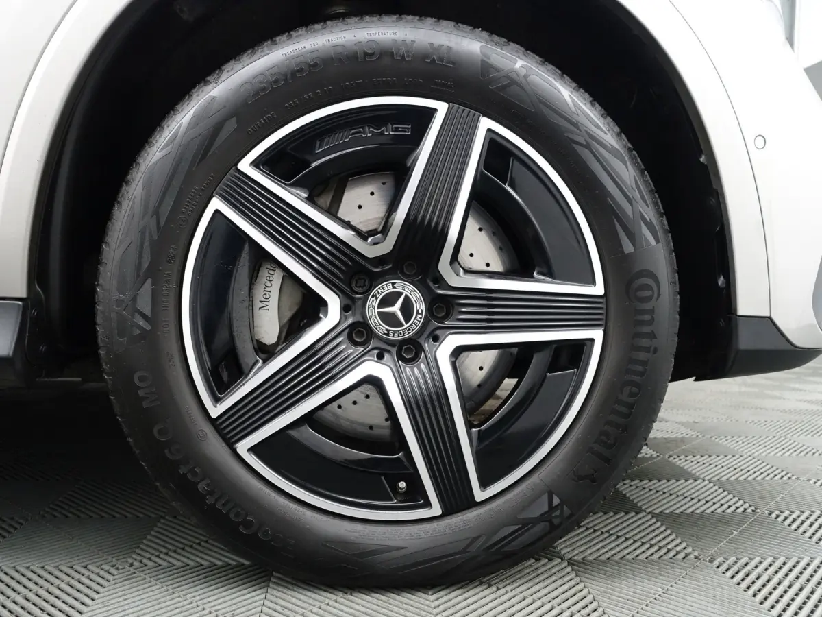 400e 4MATIC AMG Line- Achteras besturing, Burmester Audio, Head Up, Panoramadak, Carbon, Sfeerverlichting