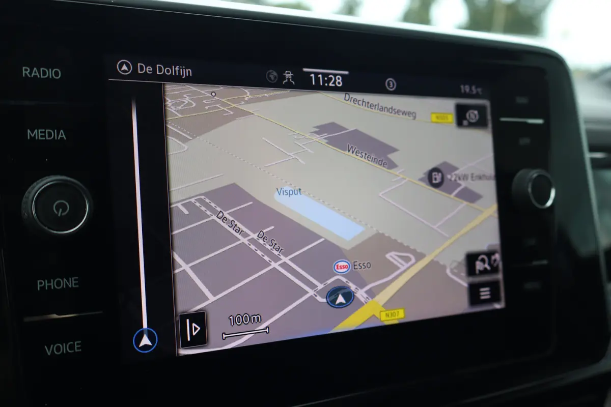 1.0 TSI R-Line Business+ 110PK | Achteruitrijcamera | Airco (automatisch) | Keyless entry