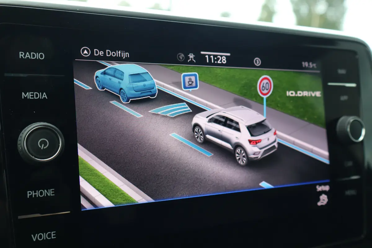 1.0 TSI R-Line Business+ 110PK | Achteruitrijcamera | Airco (automatisch) | Keyless entry