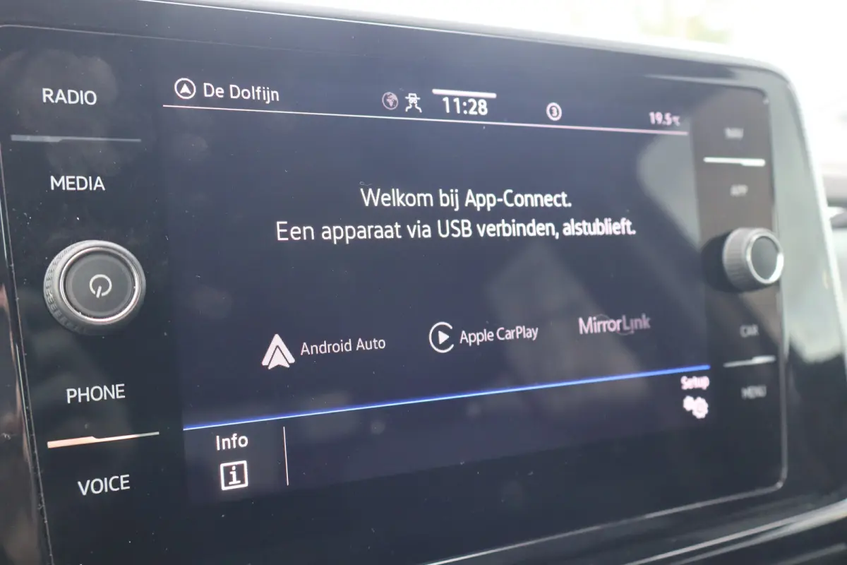 1.0 TSI R-Line Business+ 110PK | Achteruitrijcamera | Airco (automatisch) | Keyless entry