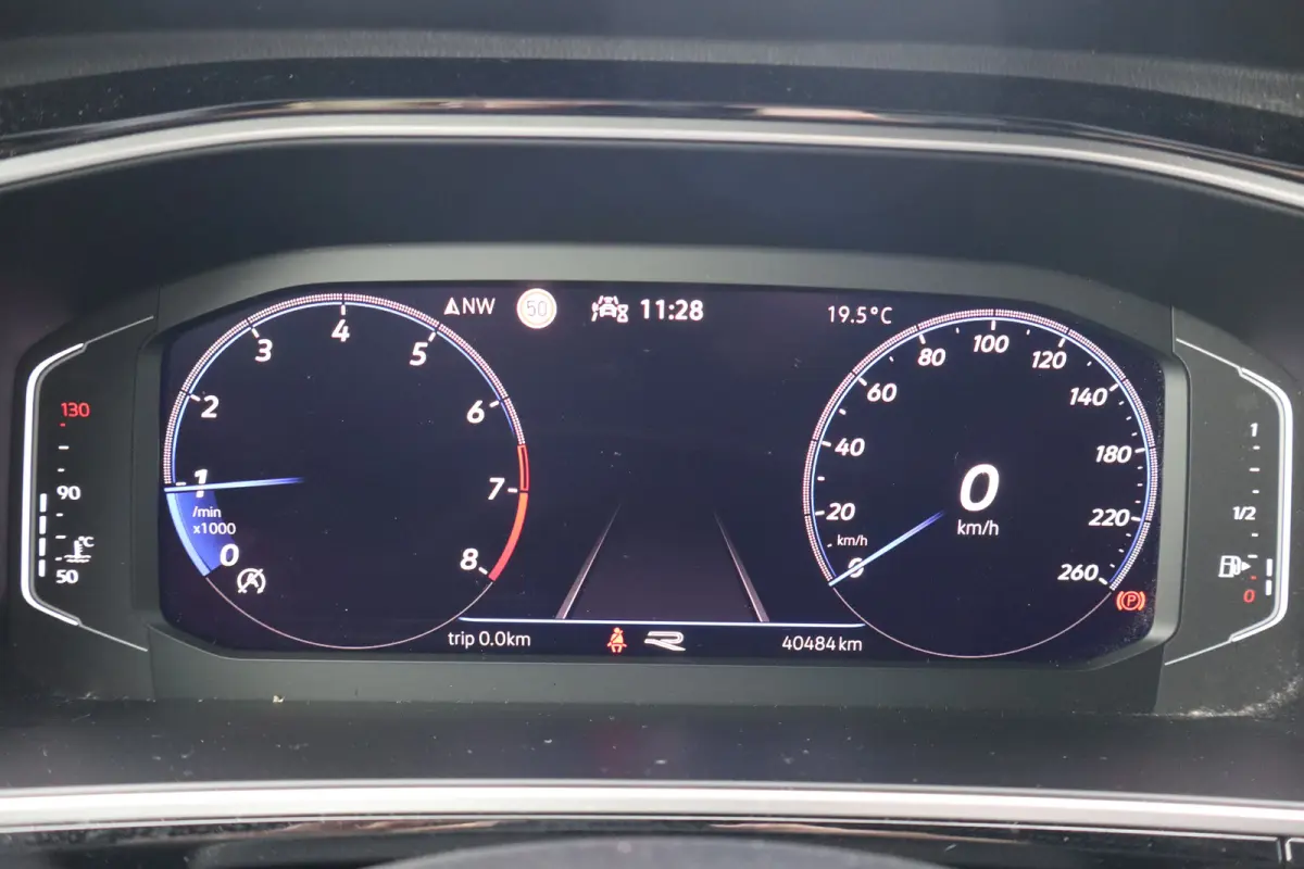 1.0 TSI R-Line Business+ 110PK | Achteruitrijcamera | Airco (automatisch) | Keyless entry
