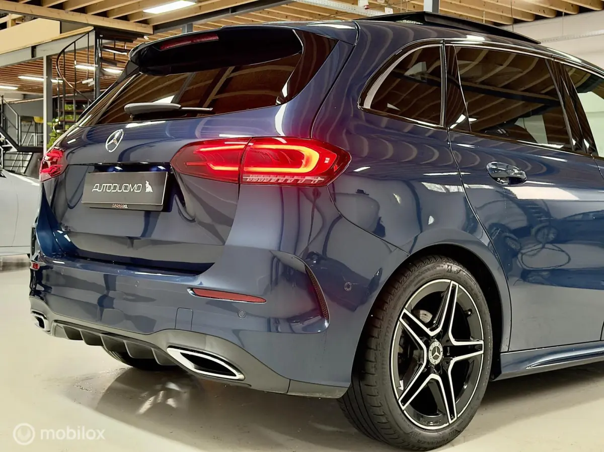 180 Business Solution AMG | Pano | Camera | Stoelverwarming | NAP | Elektrische achterklep | Widescreen | Spoor- & Remassistent | DYNAMIC