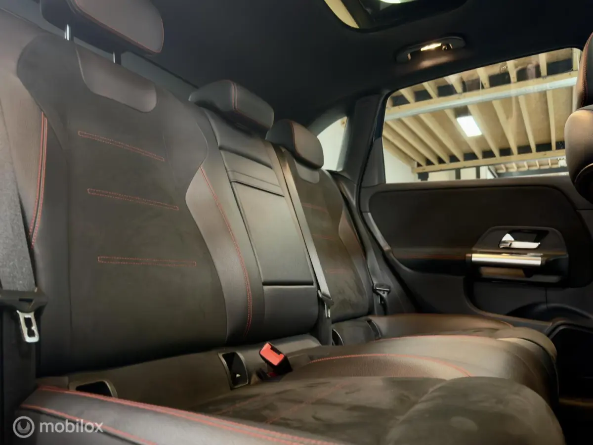 180 Business Solution AMG | Pano | Camera | Stoelverwarming | NAP | Elektrische achterklep | Widescreen | Spoor- & Remassistent | DYNAMIC