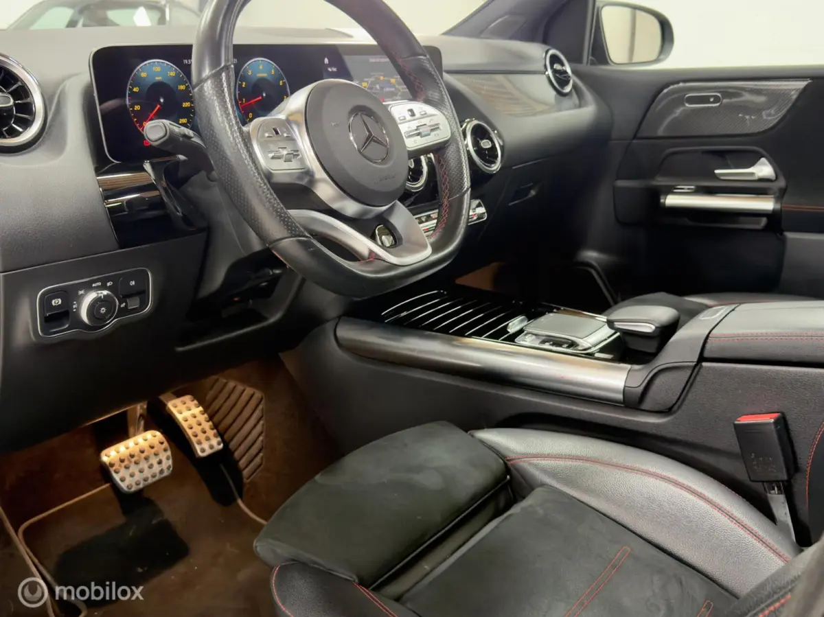 180 Business Solution AMG | Pano | Camera | Stoelverwarming | NAP | Elektrische achterklep | Widescreen | Spoor- & Remassistent | DYNAMIC