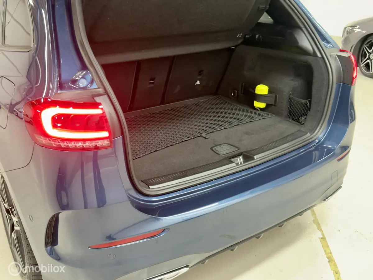 180 Business Solution AMG | Pano | Camera | Stoelverwarming | NAP | Elektrische achterklep | Widescreen | Spoor- & Remassistent | DYNAMIC