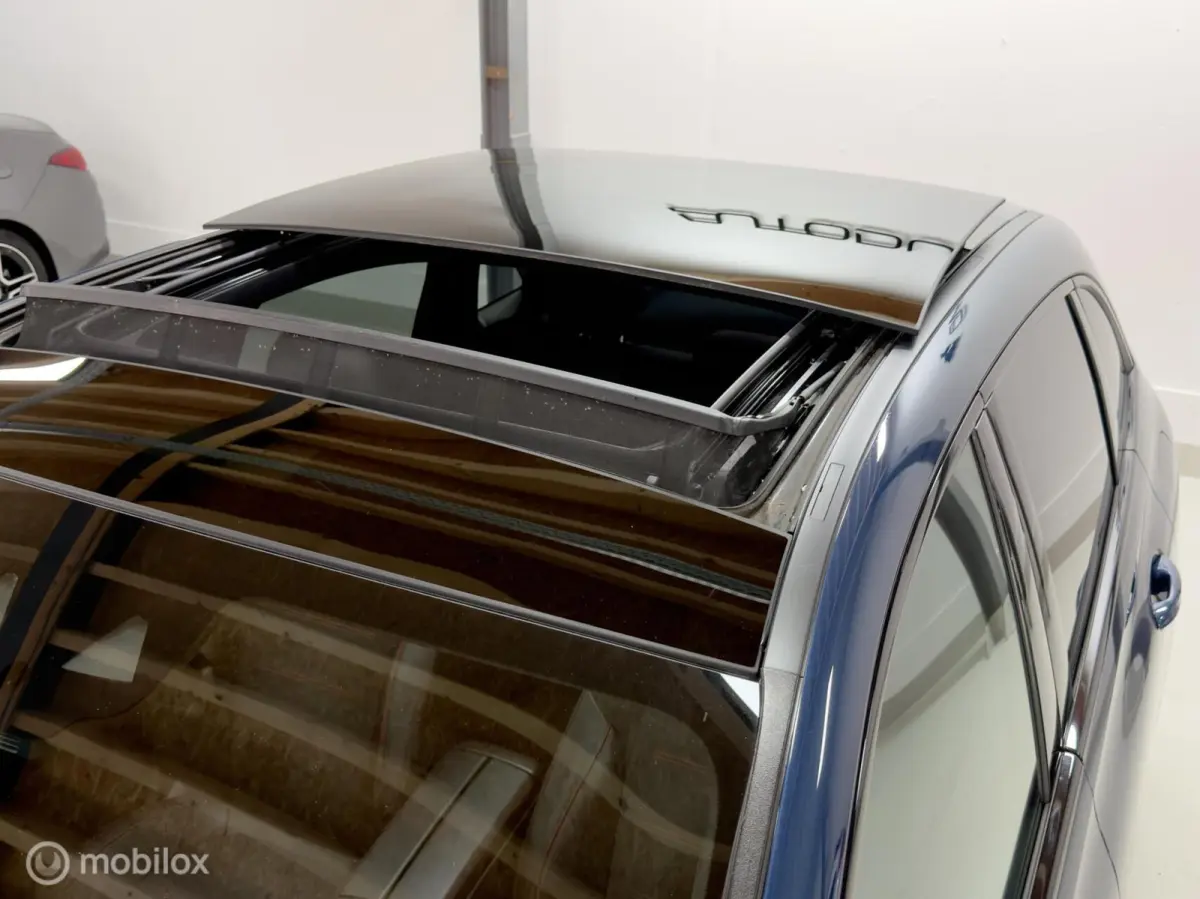 180 Business Solution AMG | Pano | Camera | Stoelverwarming | NAP | Elektrische achterklep | Widescreen | Spoor- & Remassistent | DYNAMIC