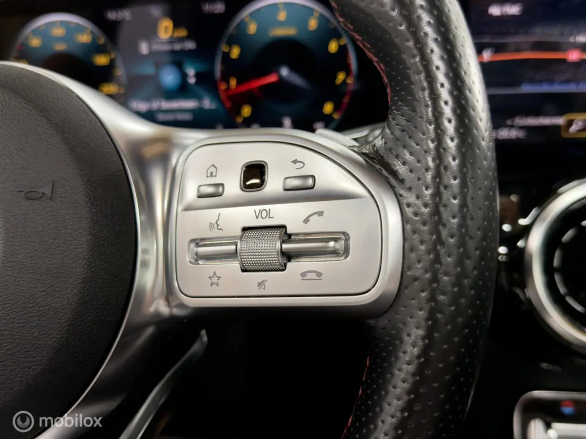 180 Business Solution AMG | Pano | Camera | Stoelverwarming | NAP | Elektrische achterklep | Widescreen | Spoor- & Remassistent | DYNAMIC