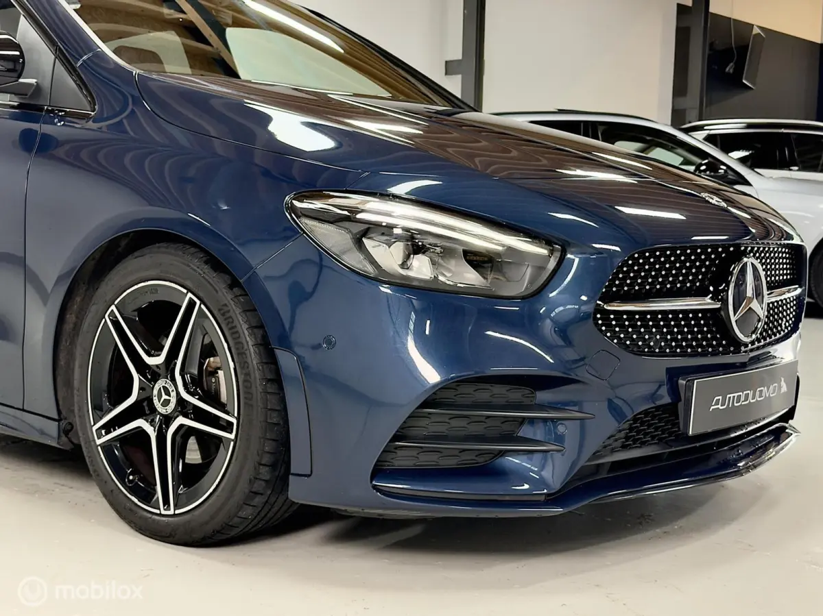 180 Business Solution AMG | Pano | Camera | Stoelverwarming | NAP | Elektrische achterklep | Widescreen | Spoor- & Remassistent | DYNAMIC