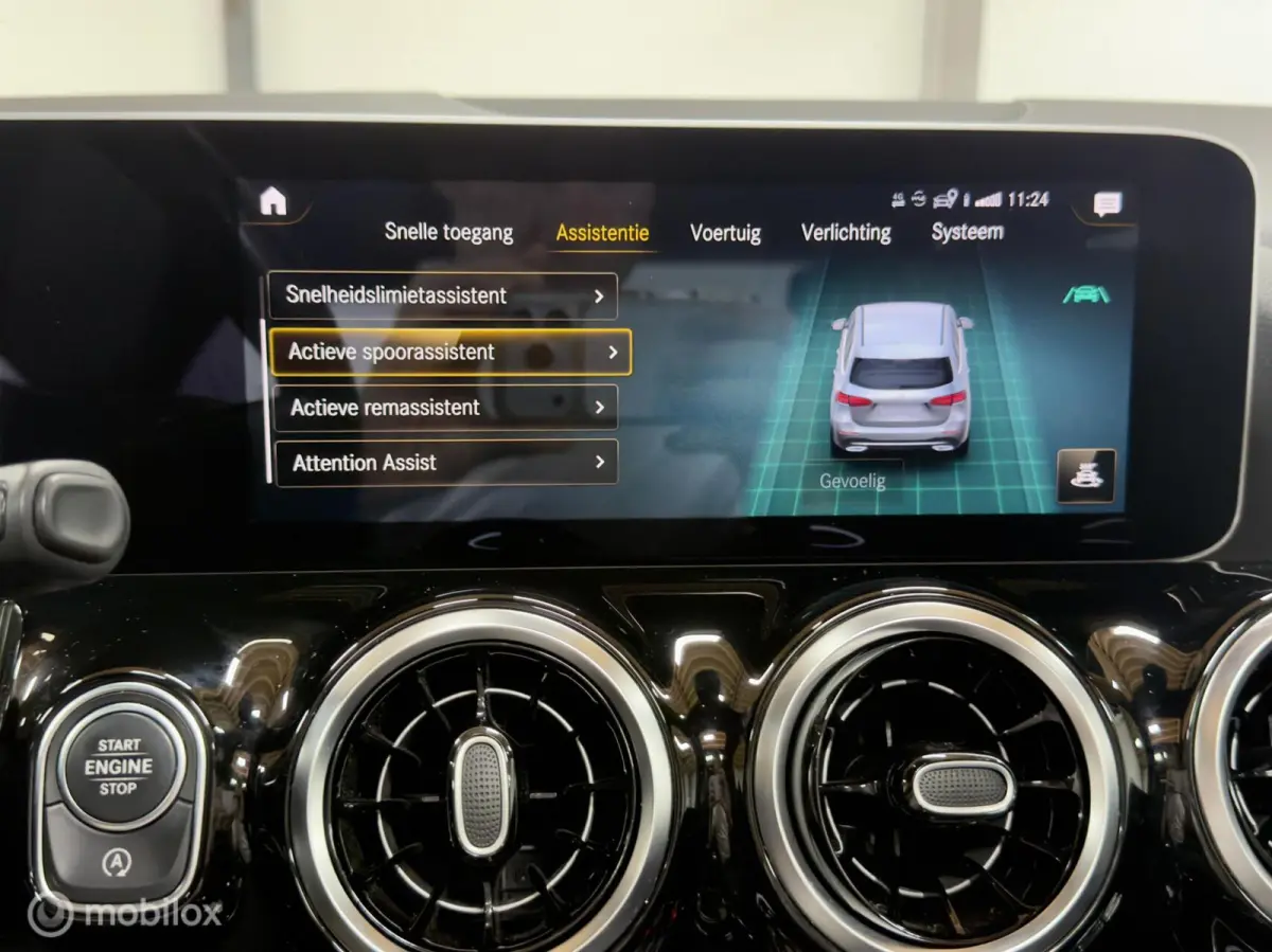 180 Business Solution AMG | Pano | Camera | Stoelverwarming | NAP | Elektrische achterklep | Widescreen | Spoor- & Remassistent | DYNAMIC