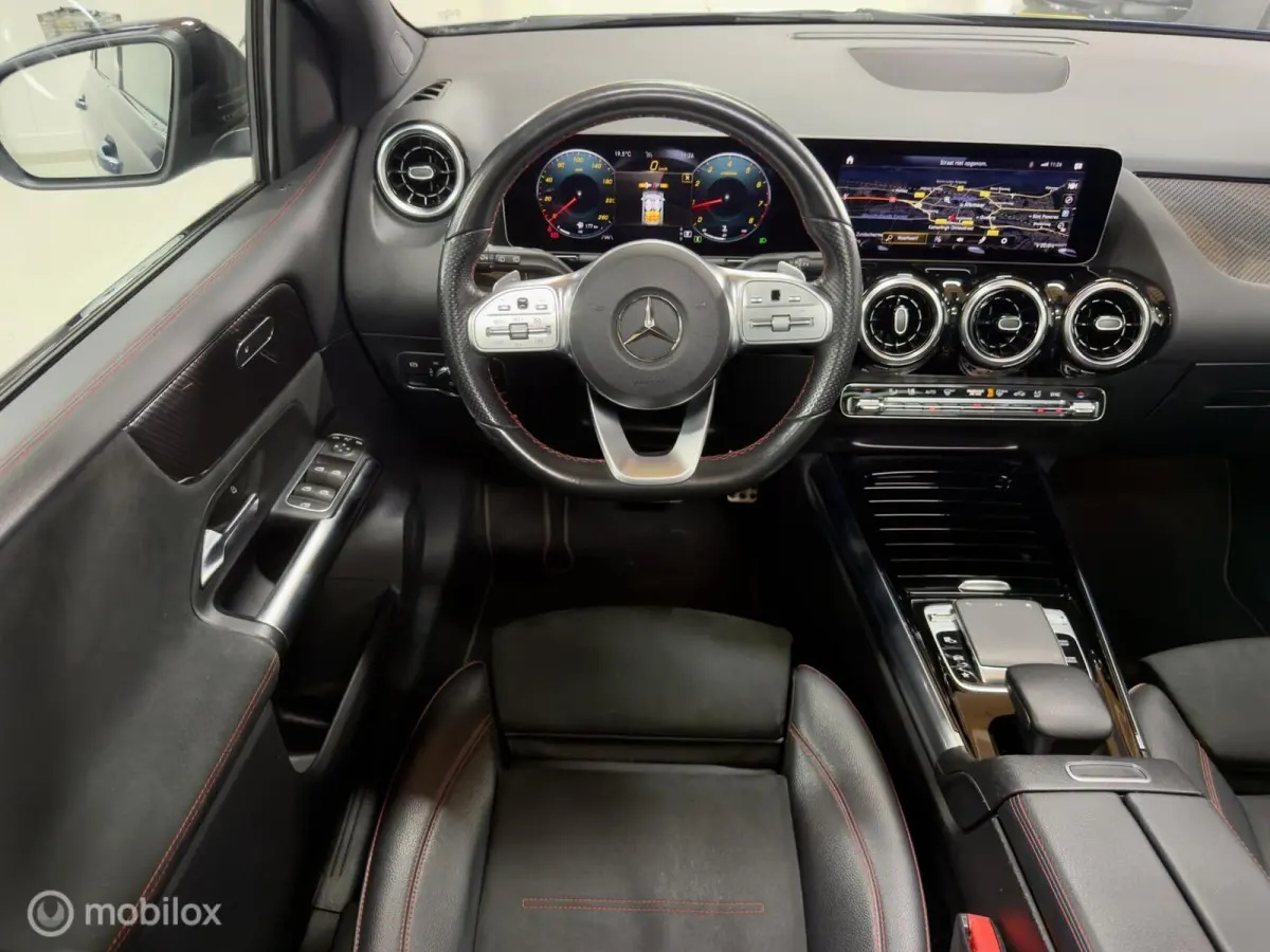 180 Business Solution AMG | Pano | Camera | Stoelverwarming | NAP | Elektrische achterklep | Widescreen | Spoor- & Remassistent | DYNAMIC