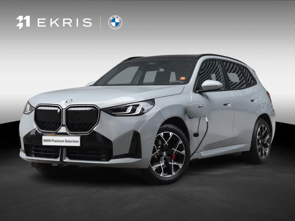 30e xDrive | M Sportpakket Pro | Panodak | Trekhaak | Head-Up | Parking Assistant Plus | Elektr. Stoelen | Driving Assistant Plus | Stoelventilatie | 19'' LMV