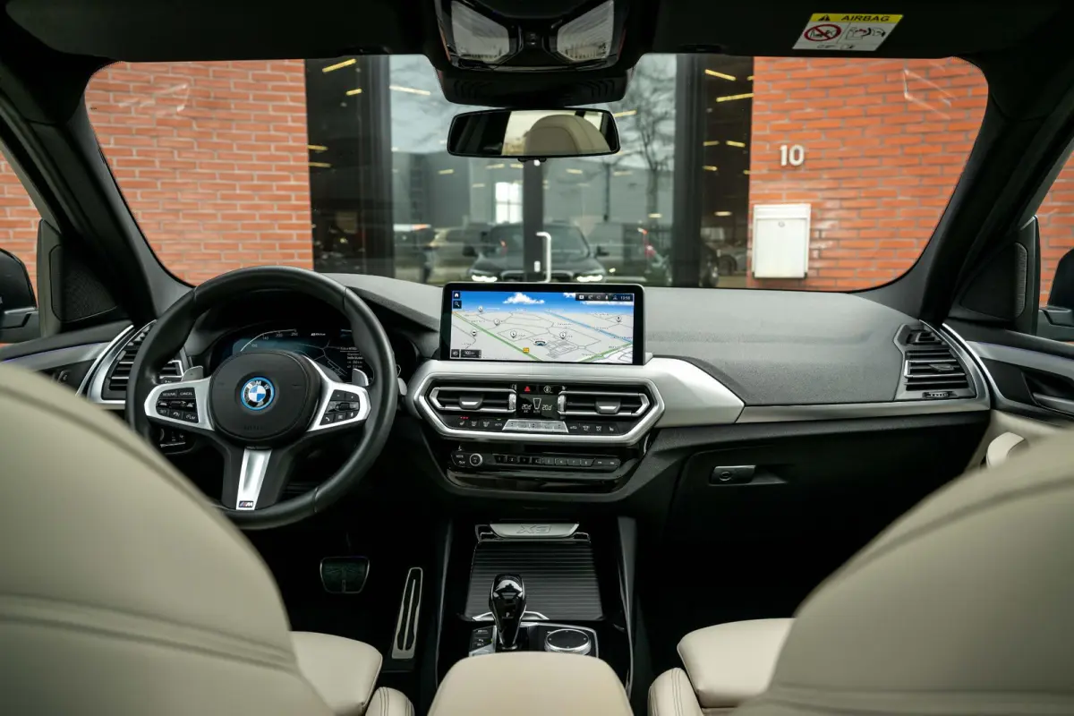 xDrive30e M-Sport ACC Panorama HuD Trekhaak Leder