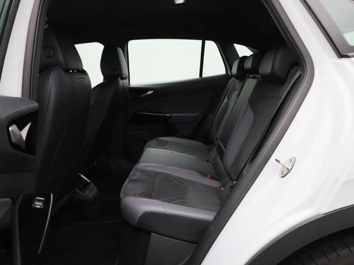 Pro 77 kWh 204 PK| GERESERVEERD | Dealeronderhouden | Navigatie | Stoelverwarming | Stuurwielverwarming | Achteruitrijcamera | Parkeersensoren | Keyless Access