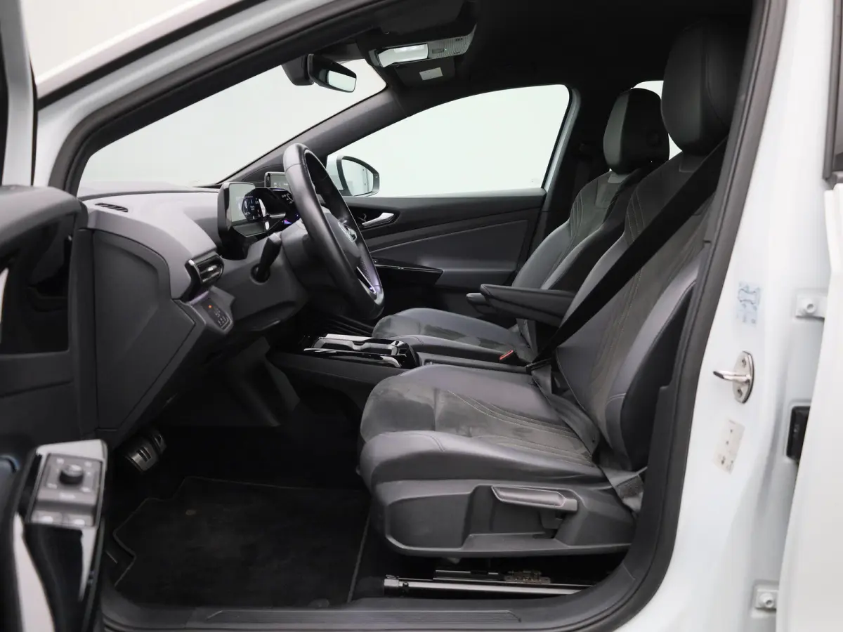 Pro 77 kWh 204 PK| GERESERVEERD | Dealeronderhouden | Navigatie | Stoelverwarming | Stuurwielverwarming | Achteruitrijcamera | Parkeersensoren | Keyless Access
