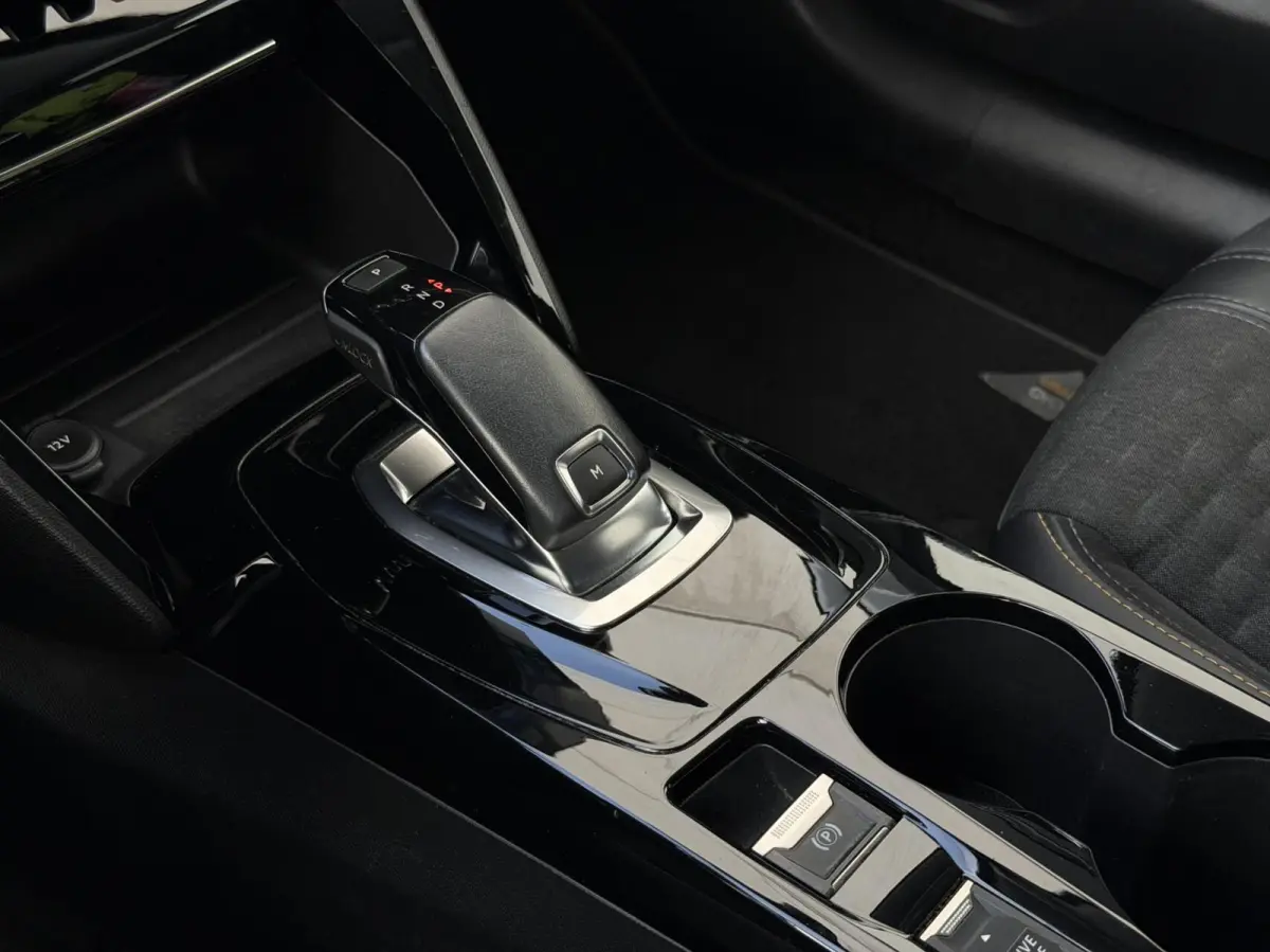 1.2 Allure | CarPlay | 100 pk | Clima | Camera