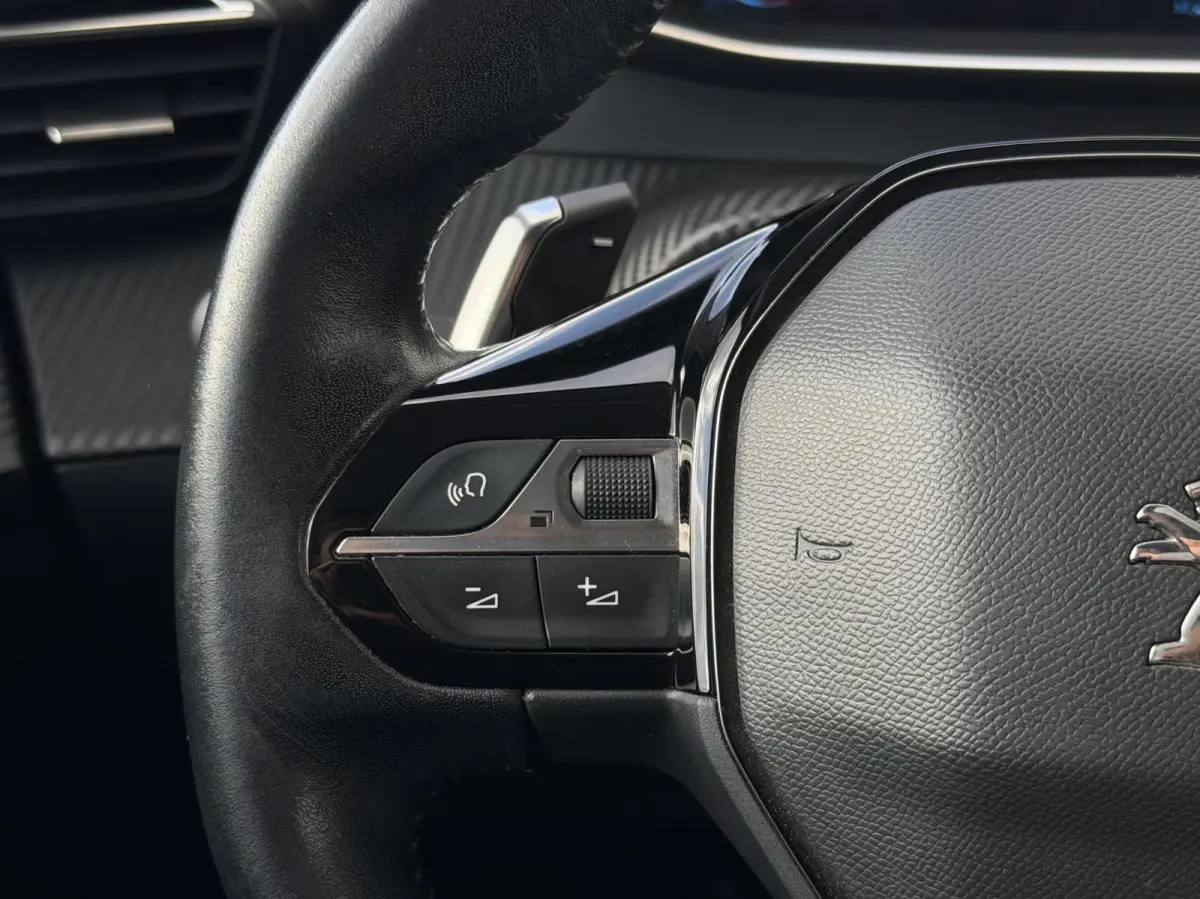 1.2 Allure | CarPlay | 100 pk | Clima | Camera
