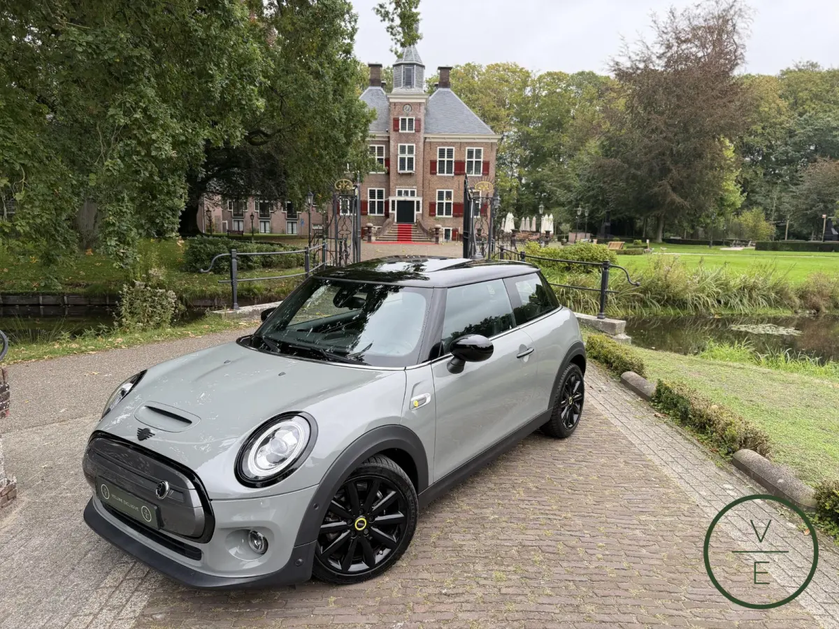 Yours 33 kWh | Pano | HUD | Harman & Kardon | Black Optic | Virtual Cockpit |