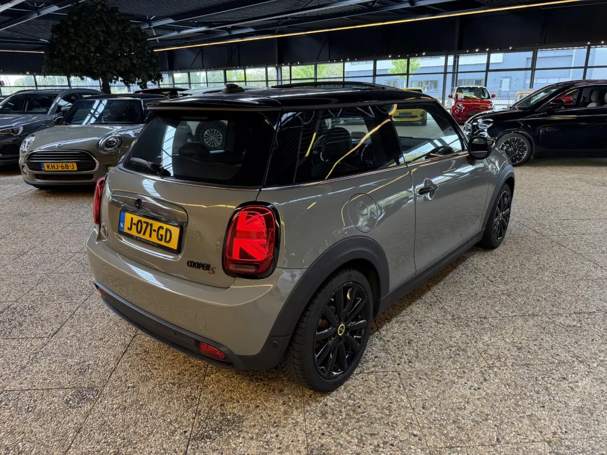 Yours 33 kWh | Pano | HUD | Harman & Kardon | Black Optic | Viritual Cockpit |