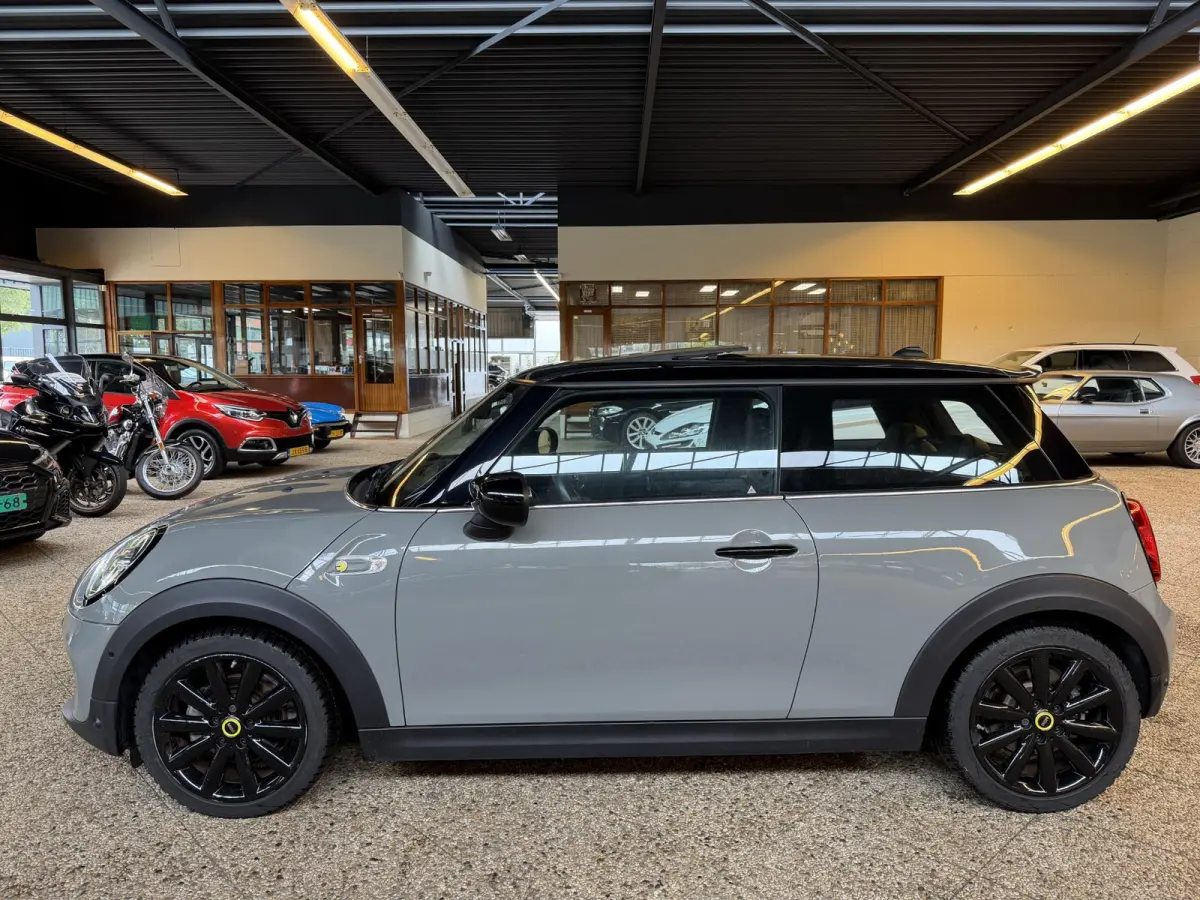 Yours 33 kWh | Pano | HUD | Harman & Kardon | Black Optic | Viritual Cockpit |