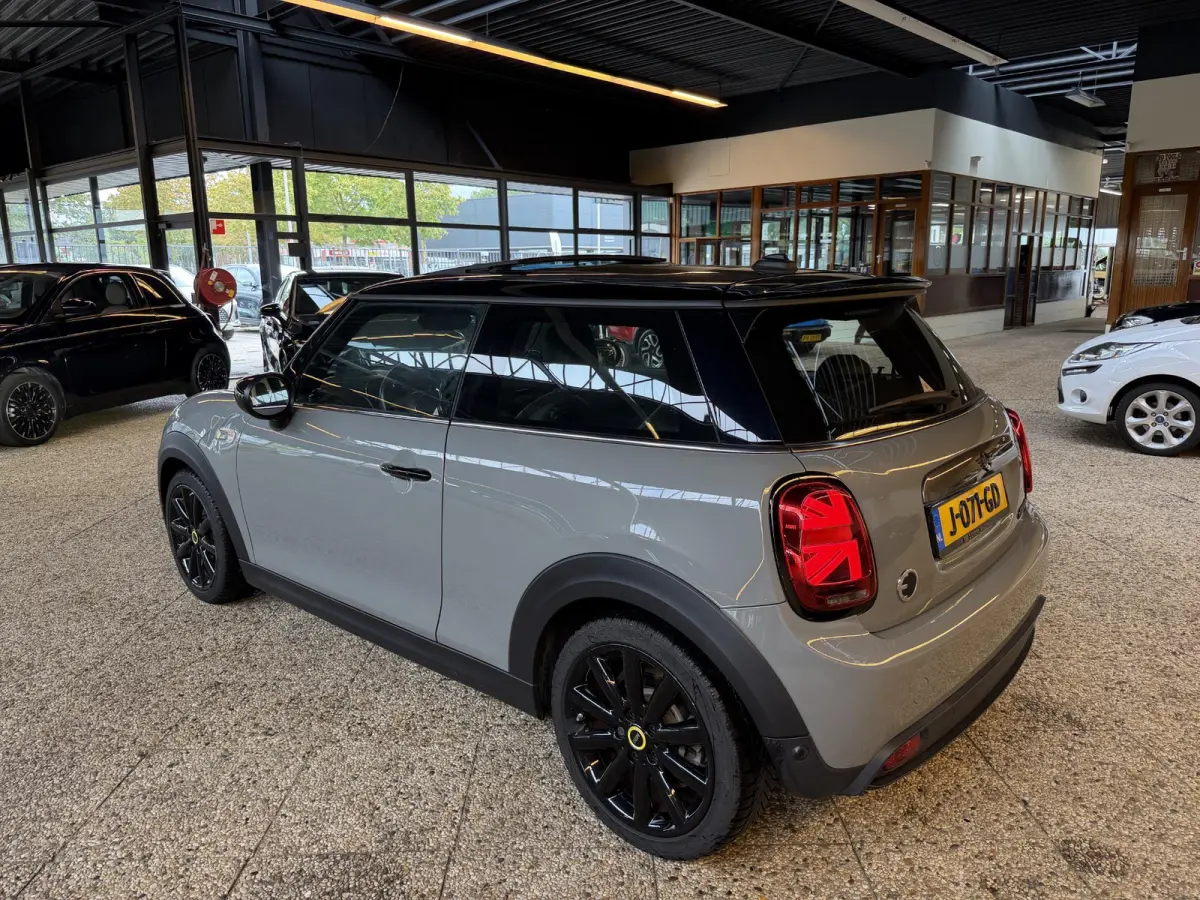 Yours 33 kWh | Pano | HUD | Harman & Kardon | Black Optic | Viritual Cockpit |