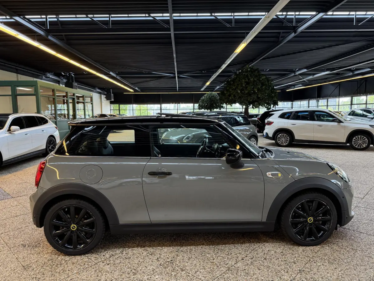 Yours 33 kWh | Pano | HUD | Harman & Kardon | Black Optic | Viritual Cockpit |