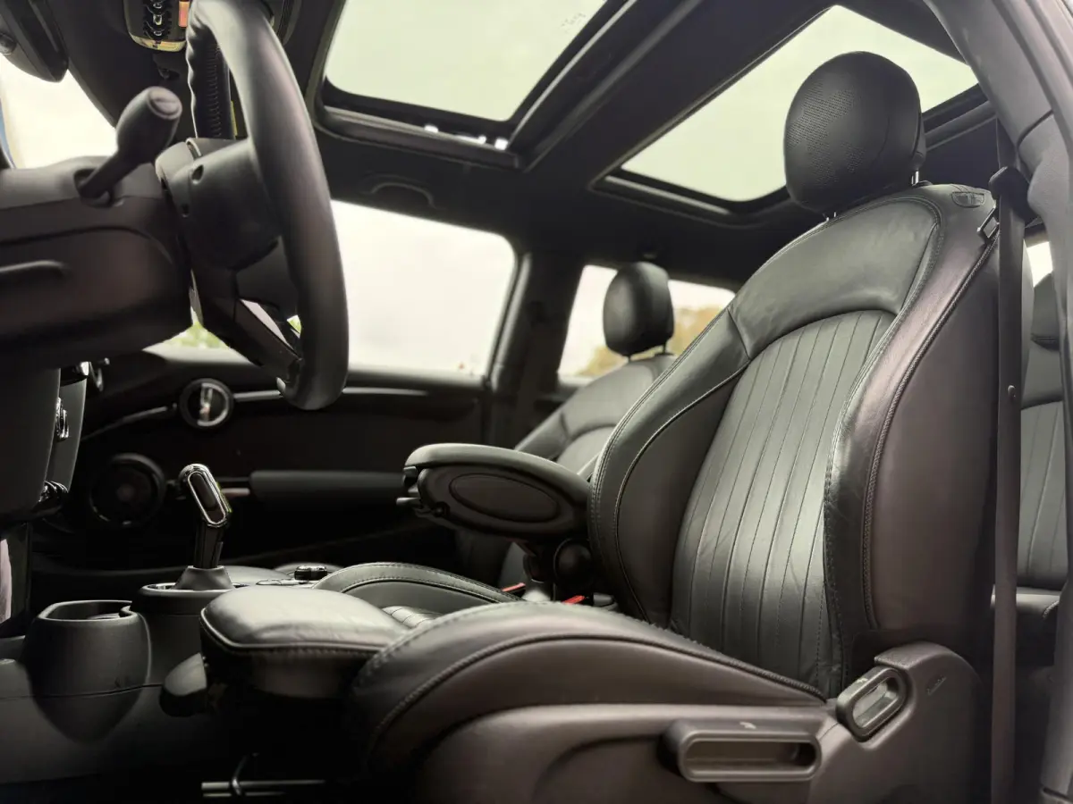 Yours 33 kWh | Pano | HUD | Harman & Kardon | Black Optic | Virtual Cockpit |