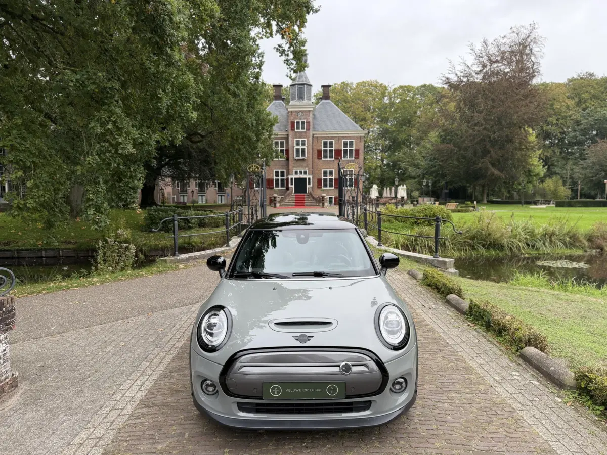 Yours 33 kWh | Pano | HUD | Harman & Kardon | Black Optic | Virtual Cockpit |