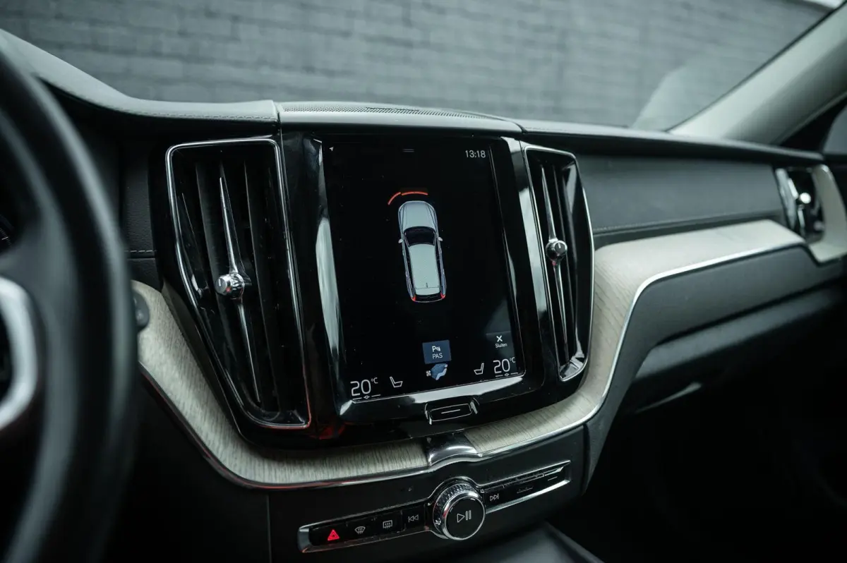 2.0 T5 R-Design PANORAMADAK MEMORY TREKHAAK HARMAN KARDON