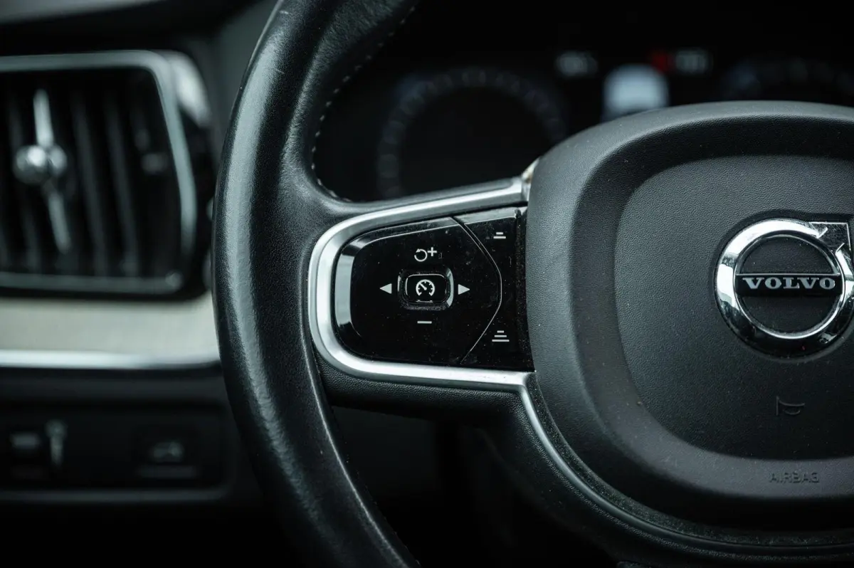 2.0 T5 R-Design PANORAMADAK MEMORY TREKHAAK HARMAN KARDON