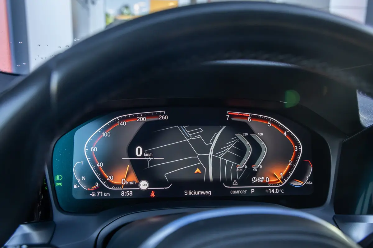 320i Executive Edition | Leder | Apple Carplay/Android Auto | LED | Parkeersensoren | Stoelverwarming | Sportstoelen | Keyless | Cruise control | Airco (automatisch) | Apple Carplay/Android 