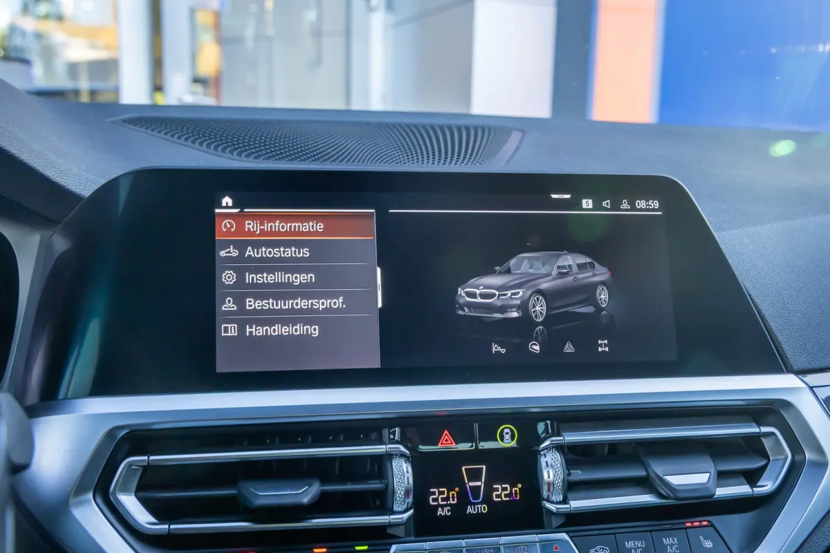 320i Executive Edition | Leder | Apple Carplay/Android Auto | LED | Parkeersensoren | Stoelverwarming | Sportstoelen | Keyless | Cruise control | Airco (automatisch) | Apple Carplay/Android 