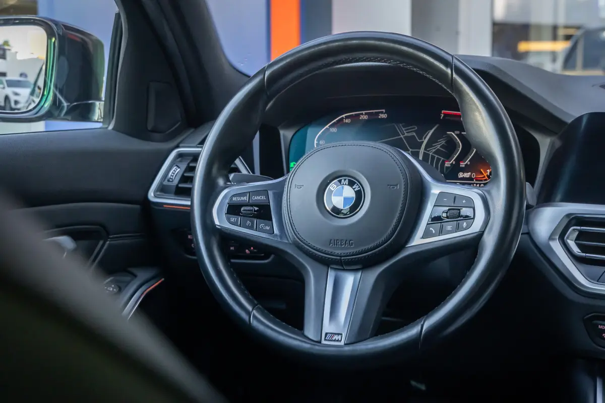 320i Executive Edition | Leder | Apple Carplay/Android Auto | LED | Parkeersensoren | Stoelverwarming | Sportstoelen | Keyless | Cruise control | Airco (automatisch) | Apple Carplay/Android 