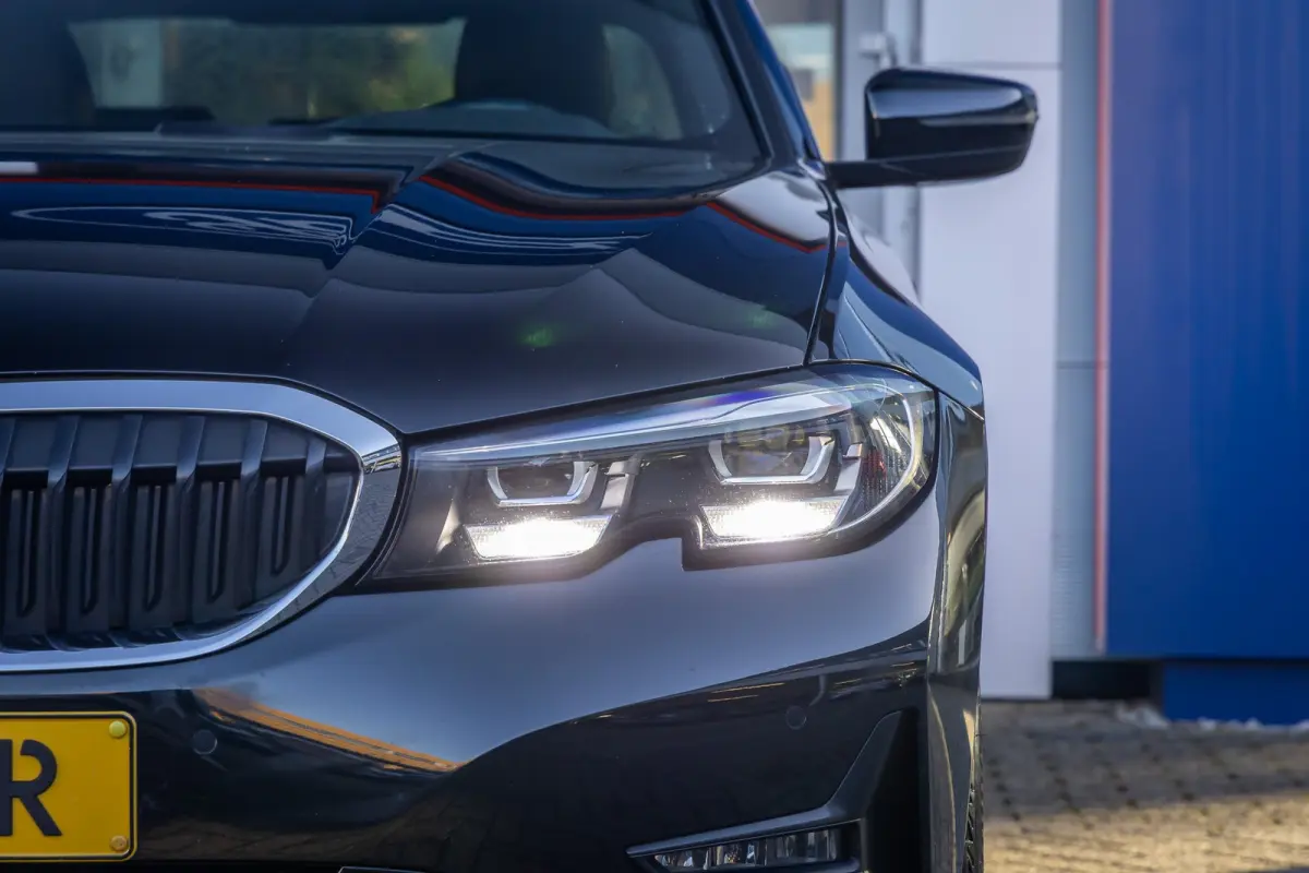 320i Executive Edition | Leder | Apple Carplay/Android Auto | LED | Parkeersensoren | Stoelverwarming | Sportstoelen | Keyless | Cruise control | Airco (automatisch) | Apple Carplay/Android 