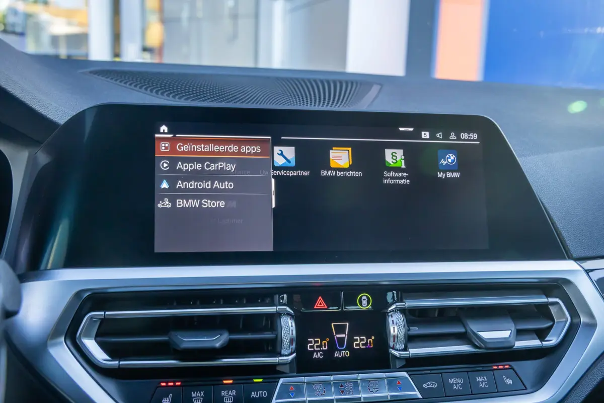 320i Executive Edition | Leder | Apple Carplay/Android Auto | LED | Parkeersensoren | Stoelverwarming | Sportstoelen | Keyless | Cruise control | Airco (automatisch) | Apple Carplay/Android 