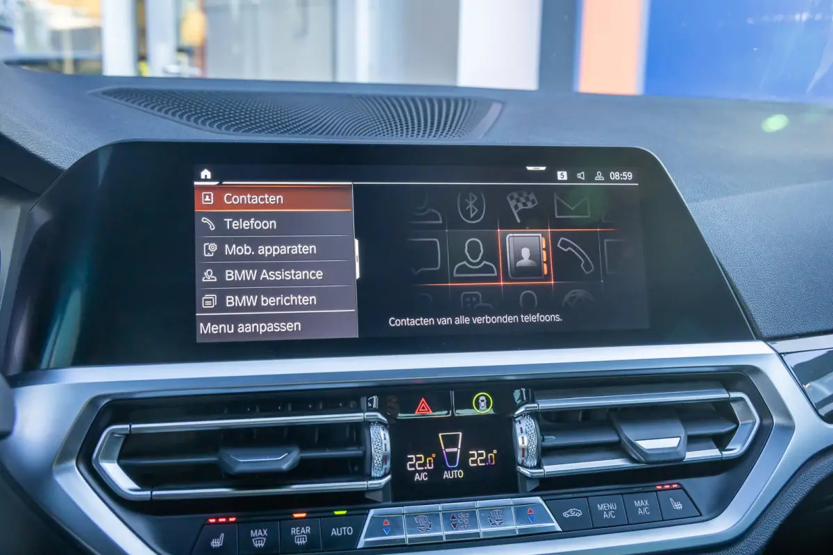 320i Executive Edition | Leder | Apple Carplay/Android Auto | LED | Parkeersensoren | Stoelverwarming | Sportstoelen | Keyless | Cruise control | Airco (automatisch) | Apple Carplay/Android 