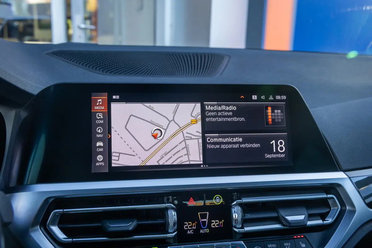 320i Executive Edition | Leder | Apple Carplay/Android Auto | LED | Parkeersensoren | Stoelverwarming | Sportstoelen | Keyless | Cruise control | Airco (automatisch) | Apple Carplay/Android 